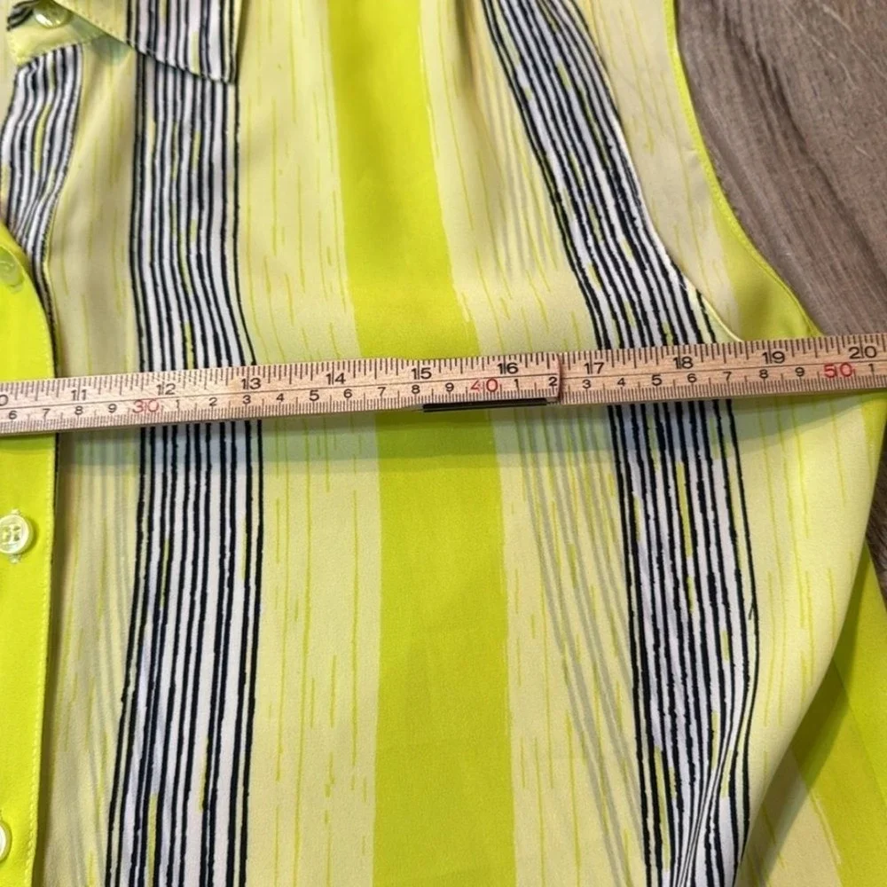 BCBG‎ Summer Button Down Sleeveless Top Size Medium